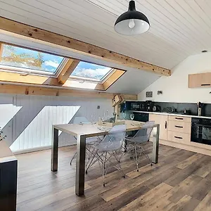https://au-ptit-sommet-f2-42-m2-calme-vue-mt-blanc.hotels-rhonealpes.com