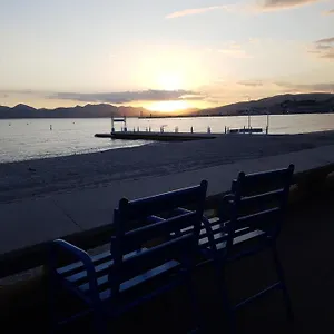https://renovated-cosy-50m2-sunny-flat-balcony-close-to-beach.fr-provencehotel.com